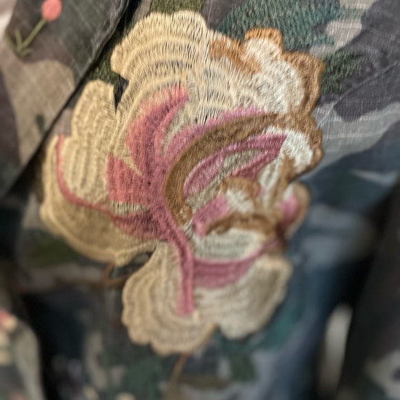 Cute Camo Blazer w/embroidery - Picture 4 of 6